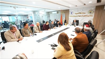 محافظ أسيوط يترأس غرفة الطوارئ لرصد سير انتخابات النواب بجولة الإعادة (فيديو) 