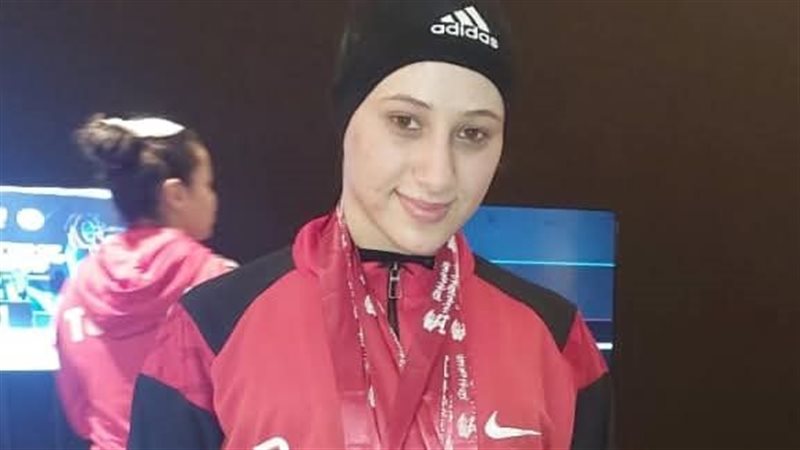 عبير بطلة رفع الأثقال