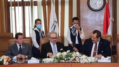 نقابة كتاب مصر تعرض أكثر من 1500 عمل أدبي بالمطارات