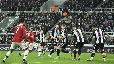 كافاني ينقذ مانشستر يونايتد من فخ نيوكاسل في البريميرليج | فيديو