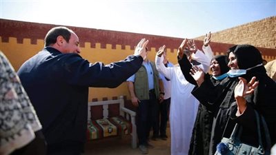  فتاة أسوانية للرئيس: أنت نور عنينا..عاوزة قطعة أرض أبني بيت.. والسيسي يوافق