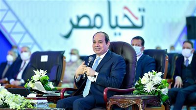 السيسي يتفقد منطقة الإسكان والفيلات بمدينة أسوان الجديدة ويستمع لعرض تفصيلي عن المشروع