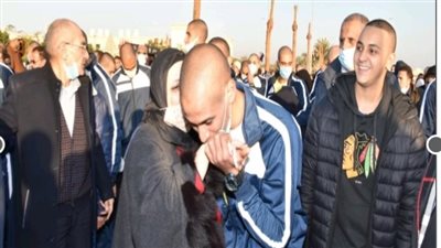 دموع وقبلات وداع ومراسم عسكرية.. 6 صور ترصد استقبال الطلاب الجدد بكلية الشرطة 