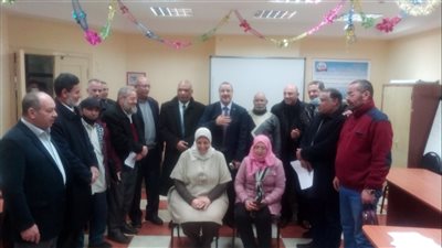 قبل مغادرته.. مدير تعليم مطروح يجتمع بموجهي العموم للاستعداد للامتحانات