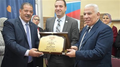 تعليم الإسكندرية يفتتح ورشتين لتعليم الخياطة بمدرسة لضعاف السمع