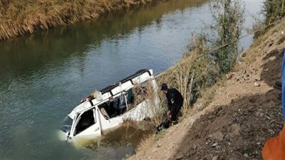 المعاينة: اختلال عجلة القيادة وراء إصابة سائق في سقوط سيارة بترعة المريوطية