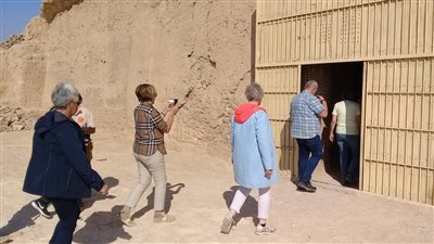 فوج سياحي ألماني في ضيافة المناطق الأثرية بالمنيا | صور