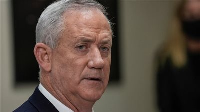 أول قرار من وزير الدفاع الإسرائيلي بعد لقائه الرئيس الفلسطيني