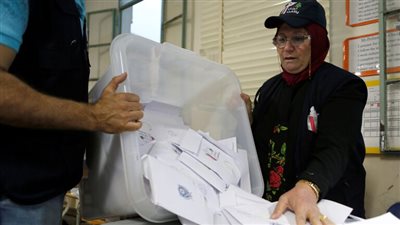 تقارير ترجح خسارة حزب الله وحلفاؤه الأغلبية البرلمانية في لبنان