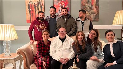 عمرو محمود ياسين يكشف كواليس حكاية تاج راسنا بابا من مسلسل نصيبي وقسمتك