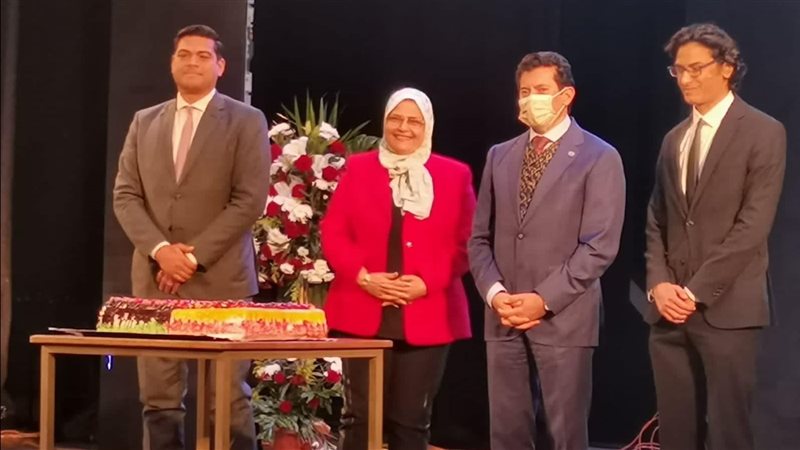 وزير الشباب والرياضة