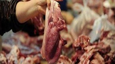 ضبط لحوم مفرومة فاسدة بمخزن بعزبة الخلايفة بالوراق