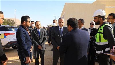 محافظ سوهاج يتفقد سير العمل بجبانات أخميم الجديدة بحي الكوثر