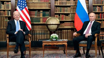 تهديد وتطرق للحرب النووية.. تفاصيل ساخنة في مكالمة الـ50 دقيقة بين بوتين وبايدن