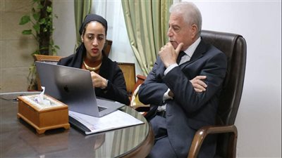 محافظ جنوب سيناء يتابع عرضا تقديميا لتطوير مبنى مجلس شرم الشيخ