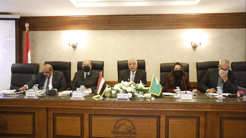 محافظ الجيزة في اجتماعه
