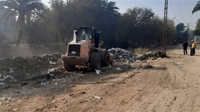 تغيير كشافات وحملات نظافة وتركيب أعمدة إنارة بـ 3 مراكز في أسيوط 