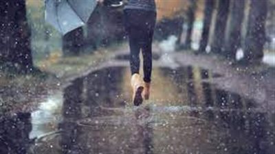 تفسير حلم المشي تحت المطر وعلاقته بتحقيق الأرباح والعمل وزيادة المال 