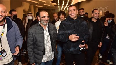 عمرو دياب يفاجئ أبطال 