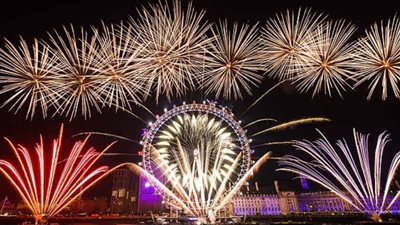 أوميكرون الضيف الوحيد.. عرض ألعاب نارية فى لندن بدون جمهور 