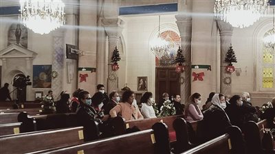 توافد الأقباط على الكنيسة المرقسية فى الإسكندرية | صور