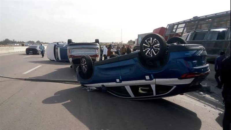 انقلاب 6 سيارات على