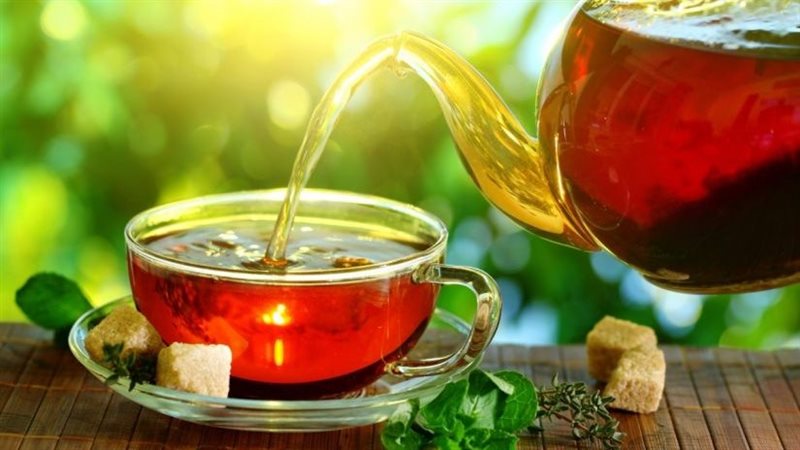 شرب الشاي بعد الغداء،