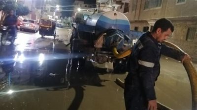 نشر معدات وسيارات شفط مياه الأمطار أسفل الأنفاق والكباري بأسيوط | صور