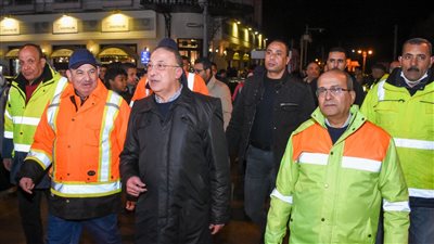 محافظ الإسكندرية يتابع أعمال تصريف تراكمات المياه وتسيير الحركة المرورية