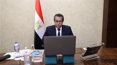 خالد عبد الغفار يتابع سير العمل بخطة التأمين الطبي لاحتفالات أعياد الميلاد المجيد بجميع المحافظات