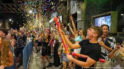 احتفالات صاخبة في بريطانيا بـ2022 داخل الحانات والنوادي الليلة | صور