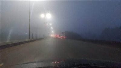 ضباب وشبورة مائية تغطي سماء الطرق السريعة بالدقهلية بأول أيام 2022| فيديو وصور