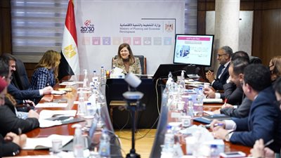 وزيرة التخطيط تناقش سبل تعزيز التعاون بين الوزارة والأكاديمية الوطنية للتدريب