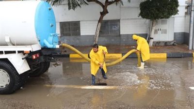 الجيزة تواصل مواجهة هطول الأمطار بمعدات وسيارات شفط المياه