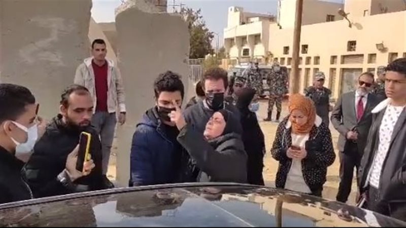 انهيار والدة أحد