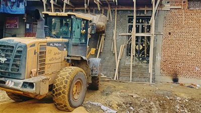 إزالة مخالفة بناء على قطعة أرض بالعياط في الجيزة 