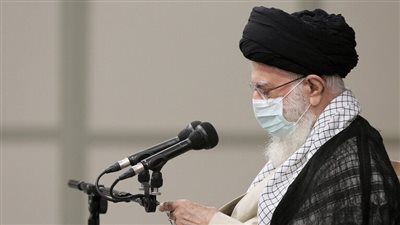 شاهد.. علي خامنئي يبكي أثناء حديثه عن قاسم سليماني في ذكرى اغتياله 