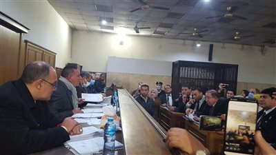 قتلها أثناء الصلاة بـ17 طعنة.. أولى جلسات محاكمة طبيب المنصورة المتهم بقتل زوجته | فيديو 