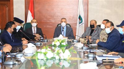 محافظ سوهاج يترأس غرفة العمليات الرئيسية لمتابعة حالة الطقس