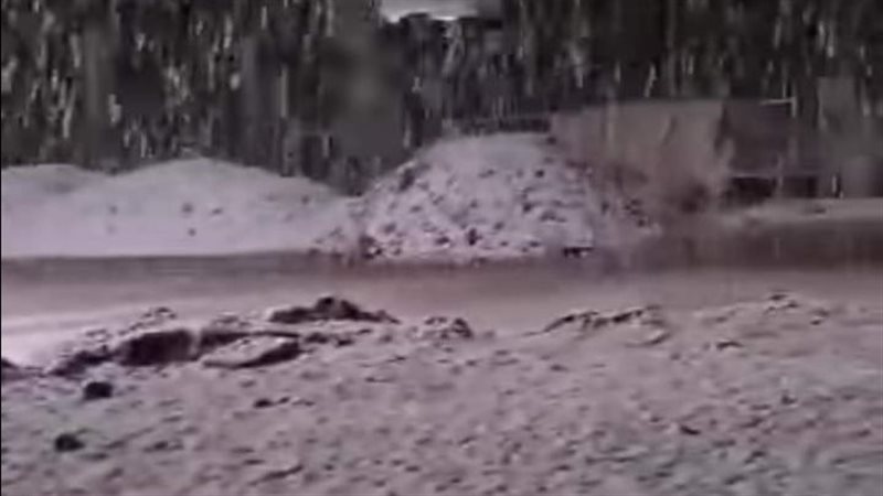 تساقط الثلوج على