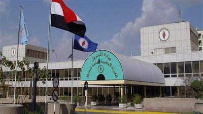 نائب رئيس هيئة البترول يتفقد محطة تموين الطائرات في العلمين