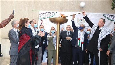 بمشاركة وفد عمالي.. سفارة فلسطين بالقاهرة توقد شعلة الانطلاقة الـ 57 للثورة