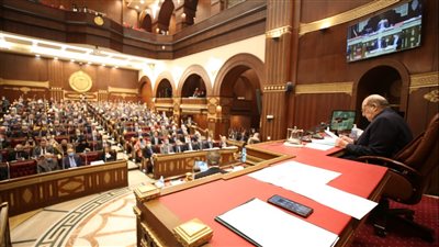 ضوابط خضوع العامل لاختبارات طبية على نفقته بقانون العمل 