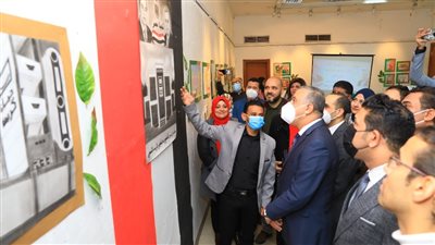 محافظ سوهاج يفتتح معرض الفن التشكيلي مصر بتتغير للأحلى | صور