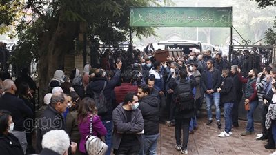 لحظة وصول جثمان إبراهيم حجازي إلى مسجد الفاروق لتشييعه | صور 