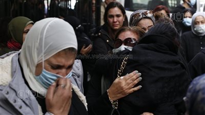 بكاء وانهيار أسرة إبراهيم حجازي مع وصول جثمانه لمسجد الفاروق | فيديو وصور 