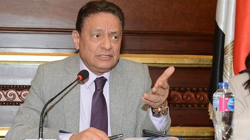 الكاتب الصحفي كرم