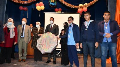 محافظ الفيوم يشهد نهائي مسابقة بنك المعلومات الثقافية للمدارس الثانوية | صور