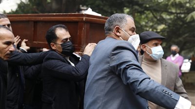 بث مباشر تشييع جثمان إبراهيم حجازي بحضور الخطيب ونجوم الرياضة