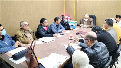 وكيل وزارة التموين بالإسكندرية يناقش توفير السلع للمواطنين 